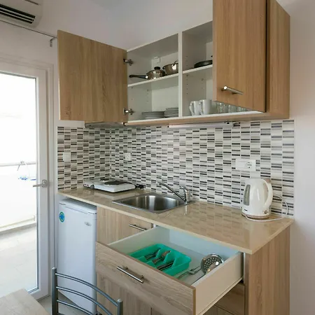 Apartment Socrates & Restaurant Milatos